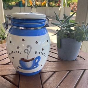 Biscotti ceramic container